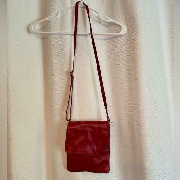 Elegant Red Leather Crossbody Bag - Picture 1 of 2